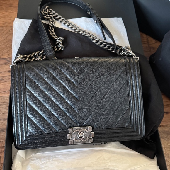 CHANEL Boy Bag Black Chevron Caviar Silver Hardware - Picture 9 of 11